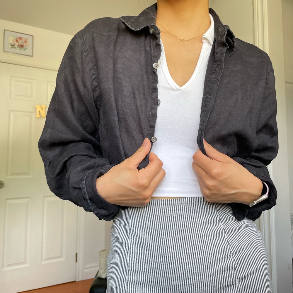 Club Monaco Black linen cropped button down